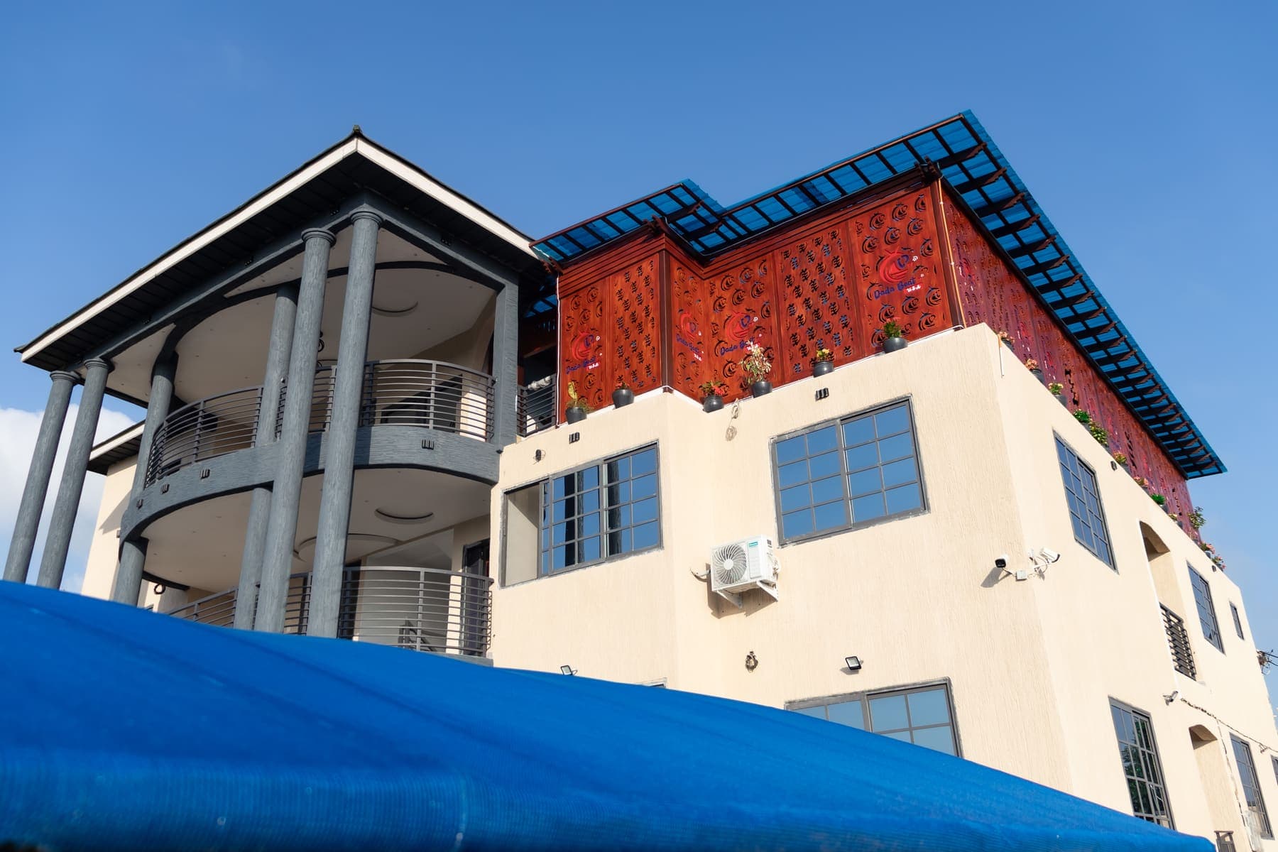 DeHideout building exterior, view 2